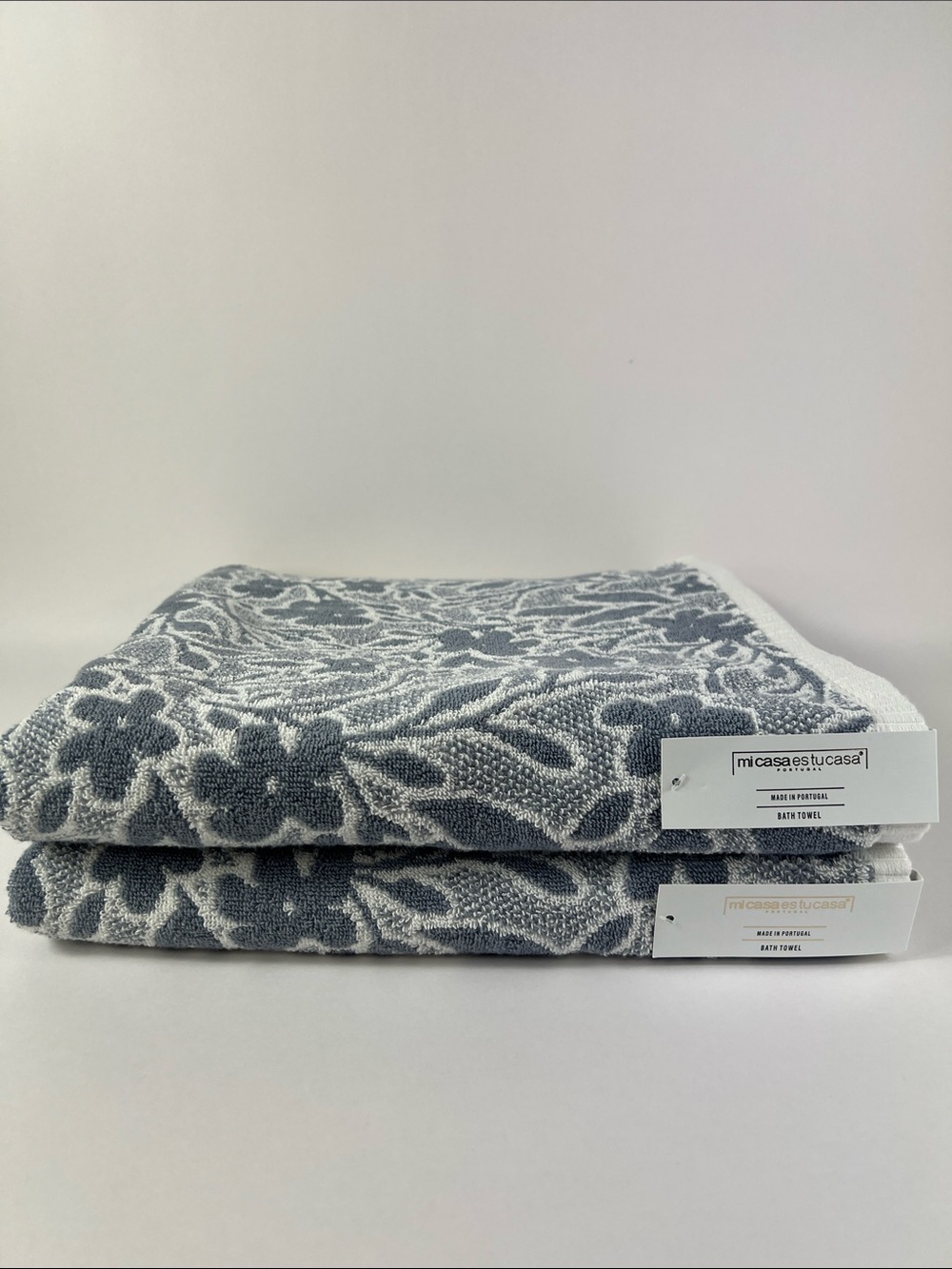 Mi Casa es Tu Casa Bath Towels Blue White Floral Print Cotton Portugal 2 Pc  NWT